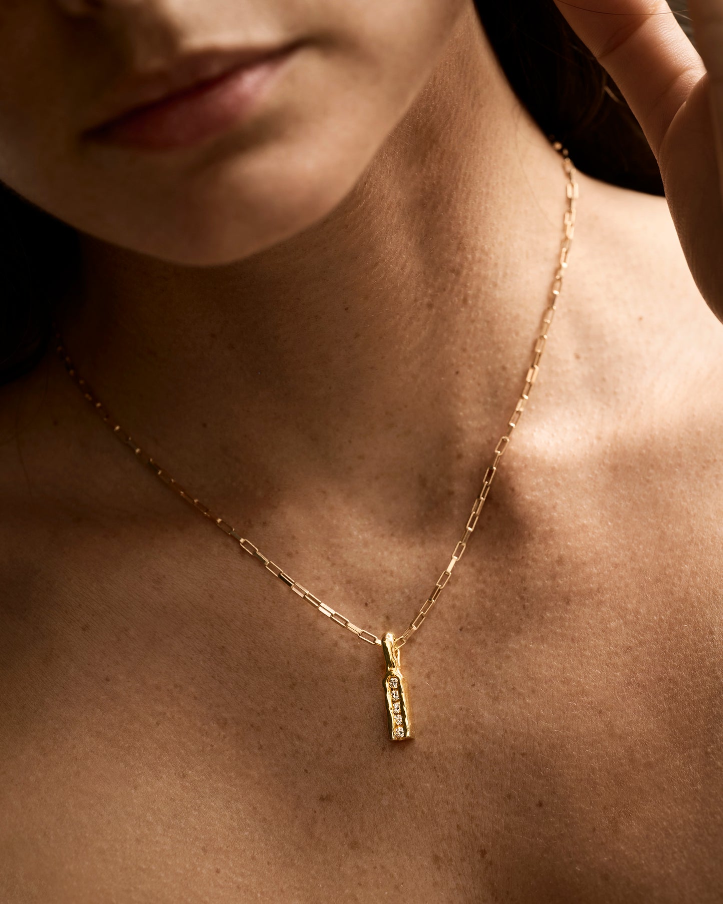 EVOKE CHANNEL DIAMOND NECKLACE