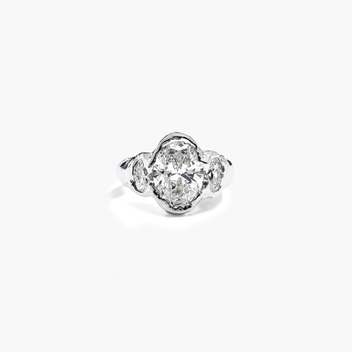 MY RAY OVAL TRINITY DIAMOND RING