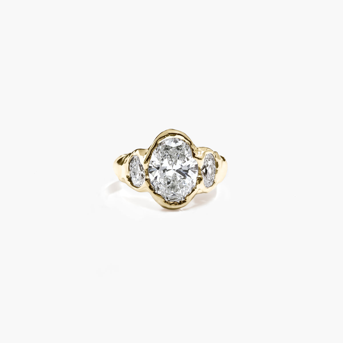 MY RAY OVAL TRINITY DIAMOND RING