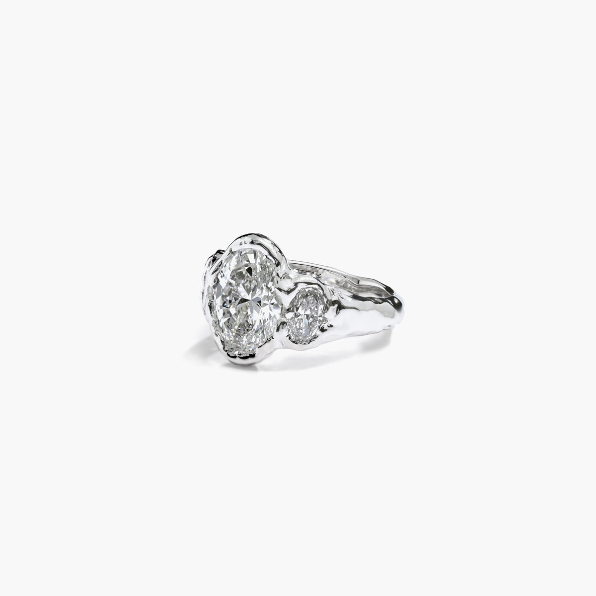 MY RAY OVAL TRINITY DIAMOND RING