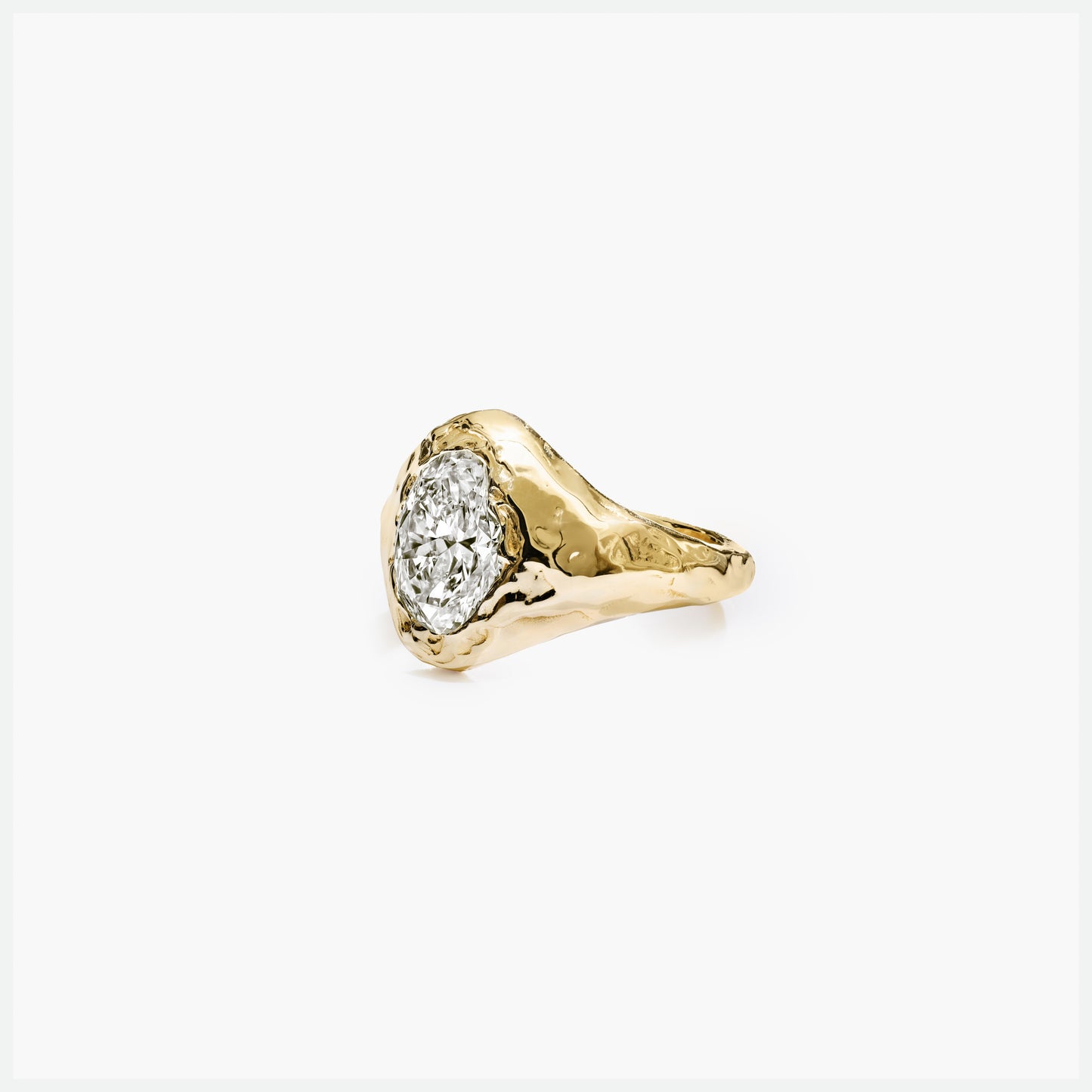 ALFA OVAL DIAMOND RING