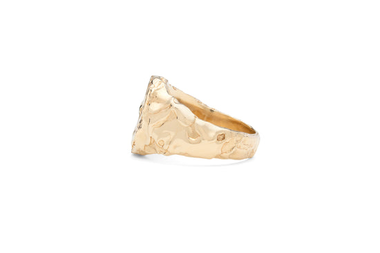 The Violet Signet Ring is made in 14-karat gold with Fie Isolde's raw signature look. It is an amazing statement piece that you will never take off once put on. The cigar shaped band makes it comfortable to wear but still maintain the chunky look. The signet ring has a high polished finish making the gold look like liquid. PRODUCT DETAILS: Ring in 14-karat gold. Handmade in Los Angeles SIZE & MEASUREMENTS: Ring top length: 15 mm Ring top width: 12 mm